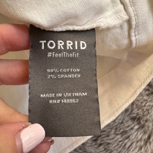 Torrid White Crop Denim Vest NEW Size 3 3X NWT Closet Staple Capsule Wardrobe - Picture 12 of 16